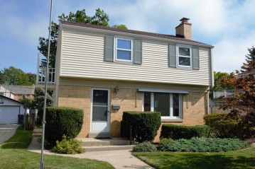 5812 N Lydell Ave, Whitefish Bay, WI 53217-4506