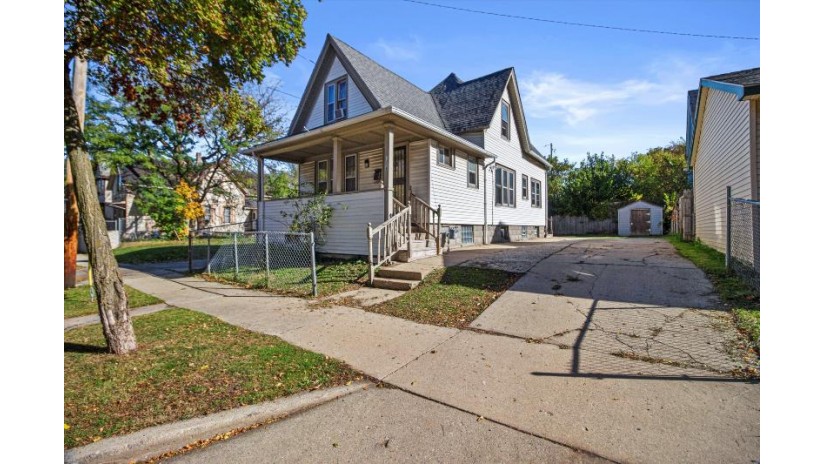 1314 N 22nd St Milwaukee, WI 53205 by HomeWire Realty $79,000