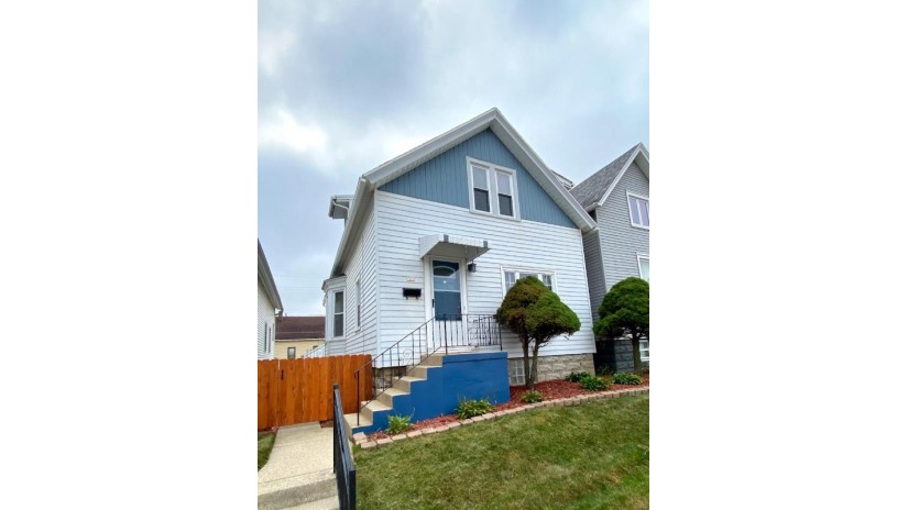 705 E Potter Ave Milwaukee, WI 53207-2116 by Lake Country Flat Fee $245,900