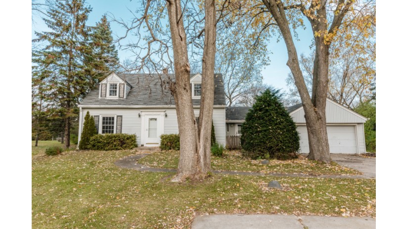 14200 W Cleveland Ave New Berlin, WI 53151-3813 by Shorewest Realtors $269,900