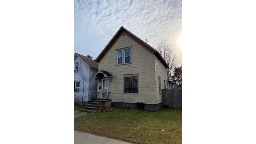 931 Carney Blvd Marinette, WI 54143 by Coldwell Banker Real Estate Group MI/WI $82,000