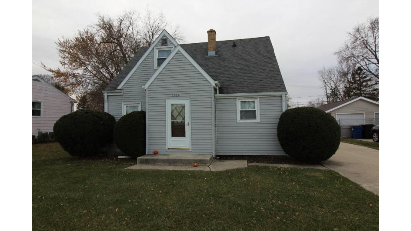 1924 Hayes Ave Racine, WI 53405 by Berkshire Hathaway HomeServices Metro Realty-Racin $152,900