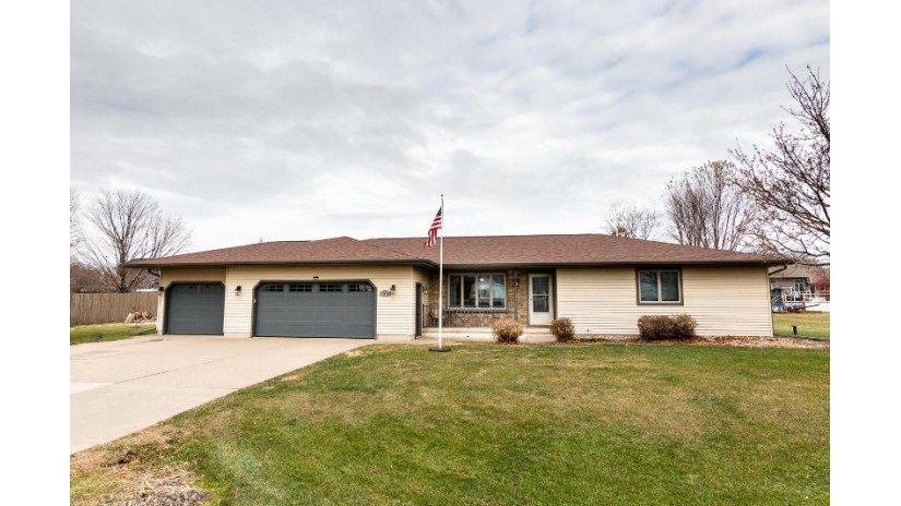 W7874 Homestead Ct Holland, WI 54636 by RE/MAX Results $359,900