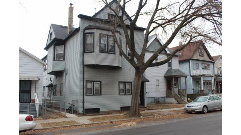 1629 S 7th St 1631 Milwaukee, WI 53204-3413 by Realty Dynamics $210,000