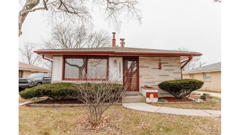 5228 N 90th St Milwaukee, WI 53225 by Shorewest Realtors $159,000