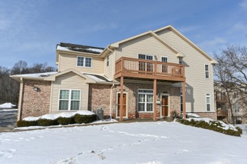 17870 W Jacobs Dr, New Berlin, WI 53146-1866