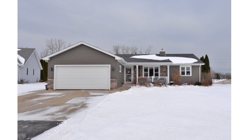 6560 High Hill Cir Caledonia, WI 53402 by Shorewest Realtors $350,000