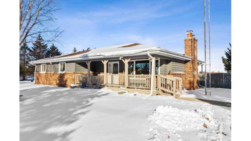 W1424 N Bloomfield Rd Bloomfield, WI 53147 by @properties $375,000