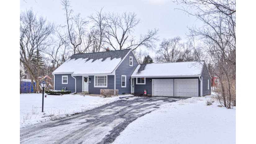 185 N Rosedale Dr Brookfield, WI 53005 by Shorewest Realtors $369,900