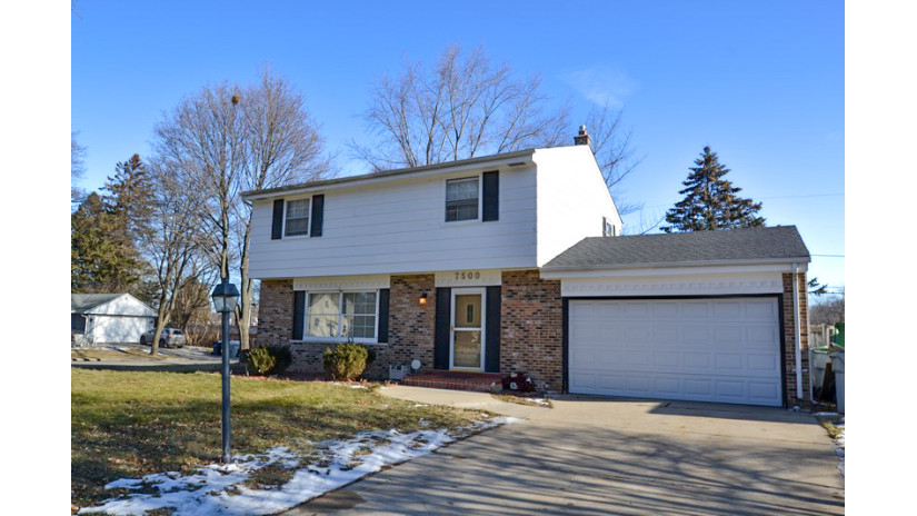 7500 N 38th St Milwaukee, WI 53209 by Shorewest Realtors $159,800