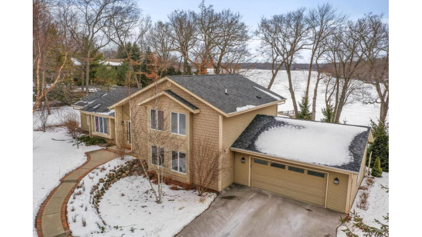 34352 Valley Rd Delafield, WI 53066 by RE/MAX Realty Pros~Brookfield $1,925,000