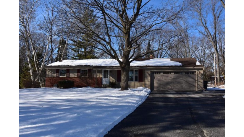 5345 S Brennan Dr New Berlin, WI 53146 by RE/MAX Realty Pros~Hales Corners $349,900