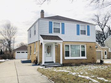 10109 W Nash St, Wauwatosa, WI 53222-2332