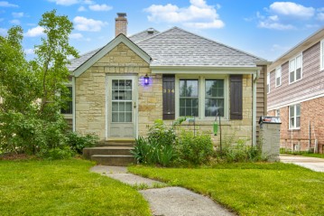 334 N 69th St, Wauwatosa, WI 53213-3828