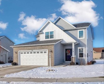 906 Shamrock Ln, Watertown, WI 53094-7722