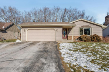 440 West Point Ln, Caledonia, WI 53402-2511