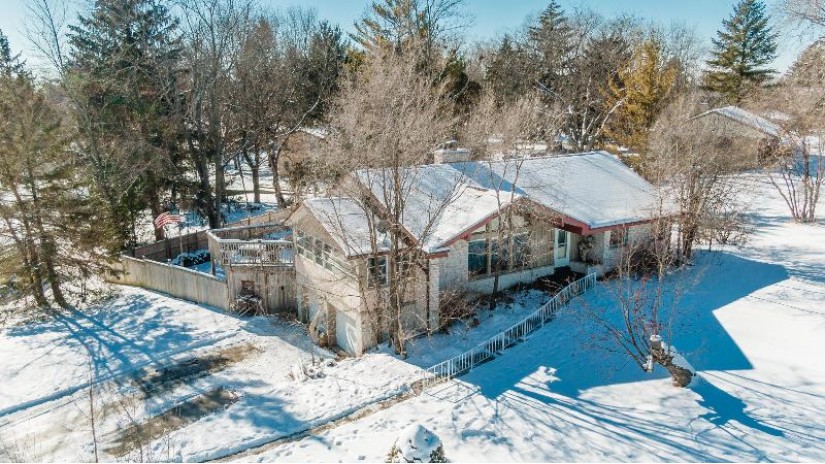 1095 Sunnycrest Dr Brookfield, WI 53186 by Prestige Realty WI LLC $369,500