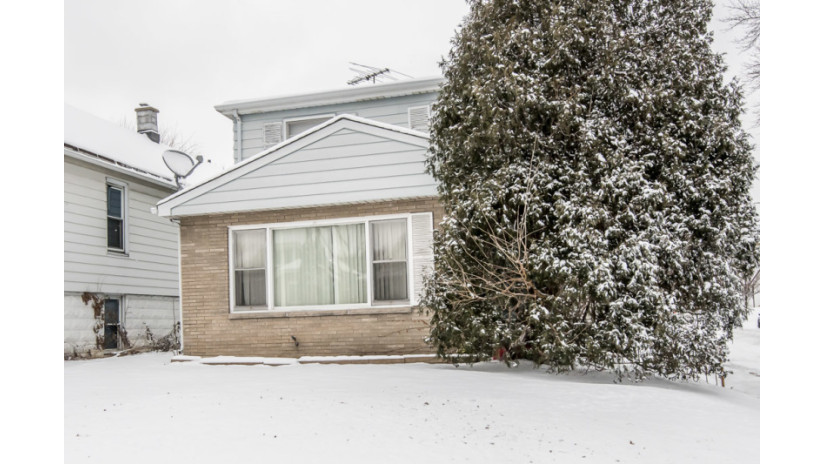 7526 W Grant St 2176 S 76TH ST West Allis, WI 53219 by Shorewest Realtors $209,900