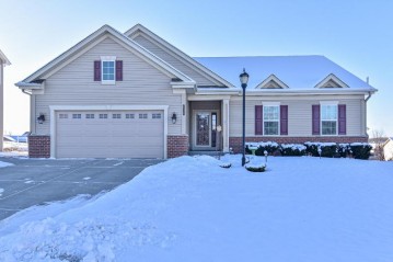 815 Willow Bend Dr, Waterford, WI 53185-4280