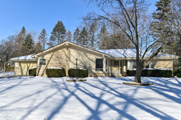 6262 W Pierner Pl, Brown Deer, WI 53223-1528