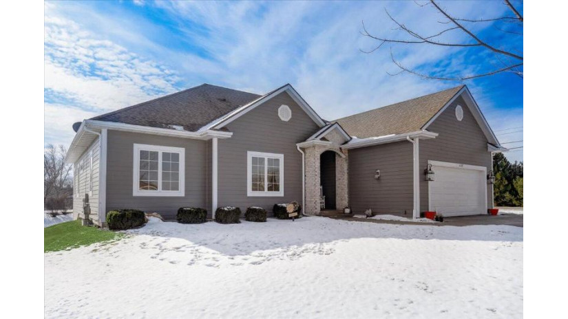 6787 W River Pointe Dr Franklin, WI 53132 by Dream Realty LLC $619,900