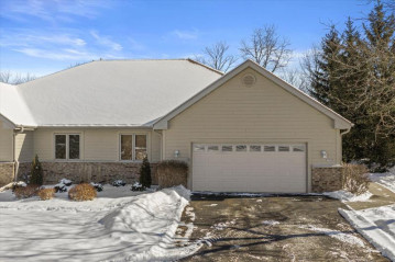 7026 S Fieldstone Ct, Franklin, WI 53132-1415