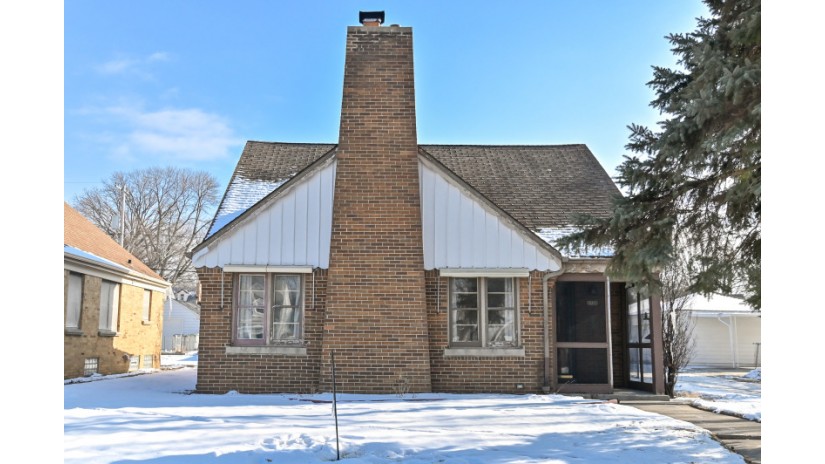 2720 N 87th St Milwaukee, WI 53222 by Shorewest Realtors $184,900