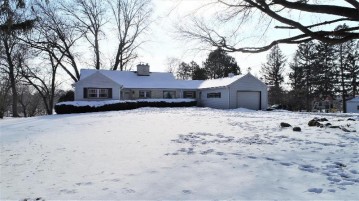 233 Elizabeth St, Watertown, WI 53098-2311