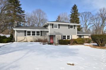 16460 Alverno Dr, Brookfield, WI 53005-5147