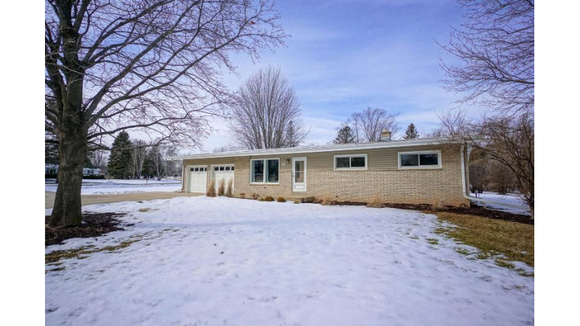 N79W15814 Charles Ct Menomonee Falls, WI 53051 by Lake Country Flat Fee $299,900