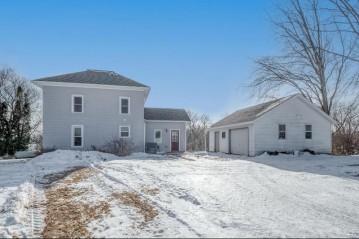 W5527 Indian Mound Rd, Sherman, WI 53001-1134