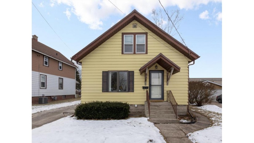 1021 21st St Two Rivers, WI 54241 by Berkshire Hathaway HomeService $148,000