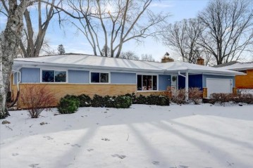 2129 W Green Tree Rd, Glendale, WI 53209-2805