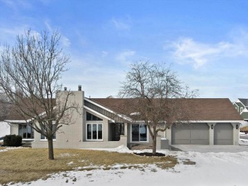 W144N11381 Wrenwood Dr, Germantown, WI 53022