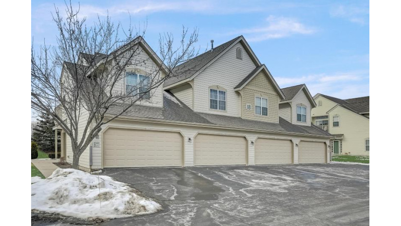 8569 S Stratford Rd 18 Oak Creek, WI 53154 by Berkshire Hathaway HomeServices Metro Realty-Racin $214,900