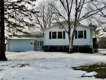 977 14th Ave, Grafton, WI 53024-1513