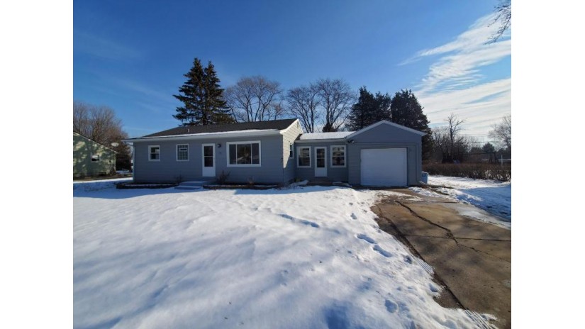 980 S Elm Grove Rd Brookfield, WI 53005 by Coldwell Banker HomeSale Realty - New Berlin $279,900