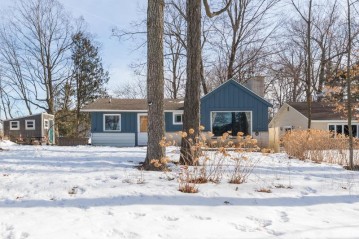 5844 S Hacker Dr, West Bend, WI 53095