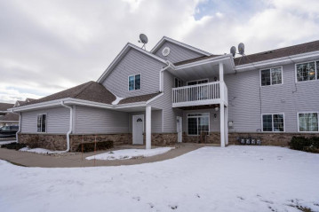 W197N17068 Stonewall Dr, Jackson, WI 53037-9119