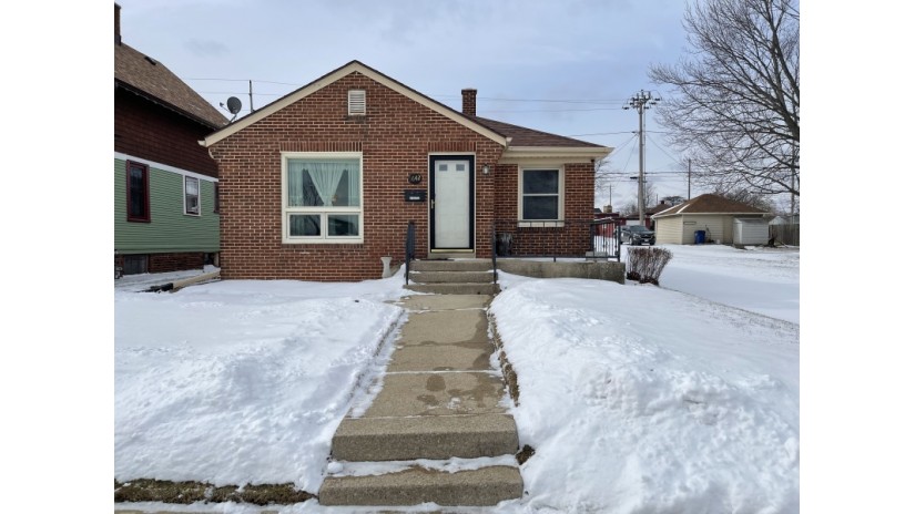 1642 Carlisle Ave Racine, WI 53404 by Shorewest Realtors $160,000