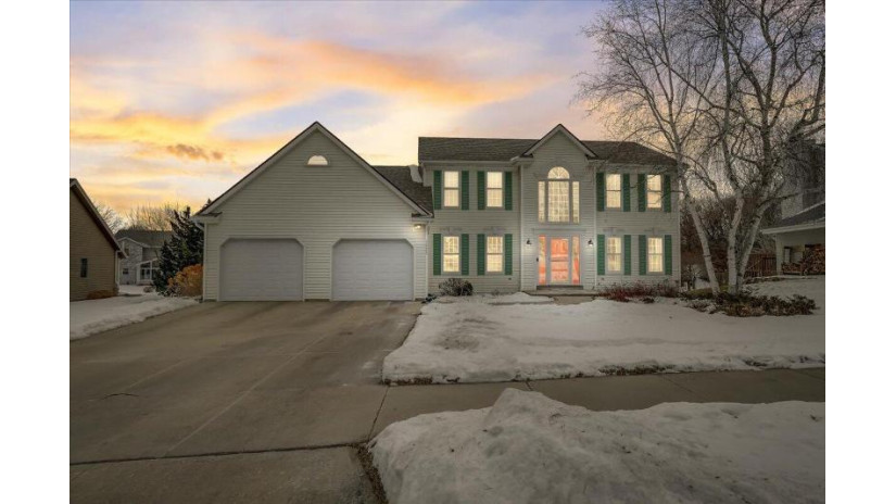 1025 Hazelwood Ct West Bend, WI 53095 by Keller Williams Prestige $419,900