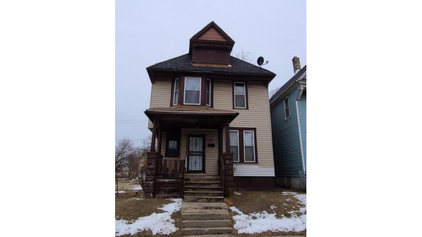 2210 N 33rd St Milwaukee, WI 53208 by Root River Realty $49,900