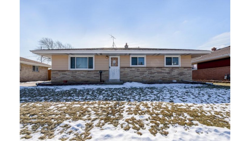 1551 W Denis Ave Milwaukee, WI 53221 by Benefit Realty $199,900