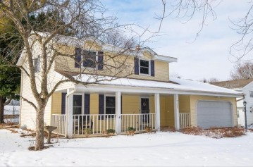 739 Chesham Ct, Hartland, WI 53029-2513