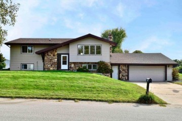 441 Fireside Dr, La Crescent, MN 55947