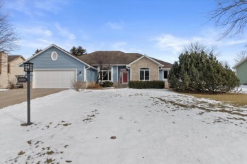 4560 S 119th St, Greenfield, WI 53228-2469