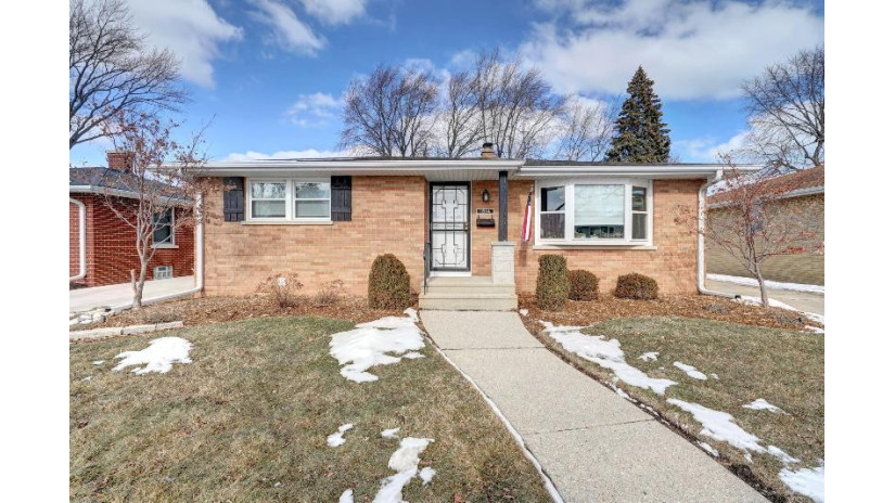 1814 25th St Kenosha, WI 53140 by ReBelle Realty $266,000