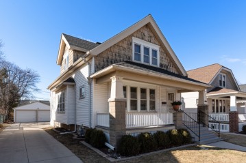 4473 N Bartlett Ave, Shorewood, WI 53211-1508