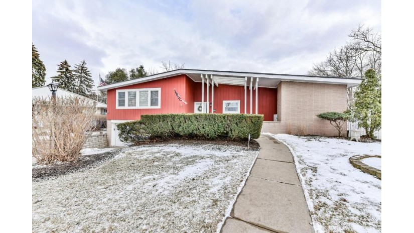 10063 W Grantosa Dr Milwaukee, WI 53222 by Buyers Vantage $294,900