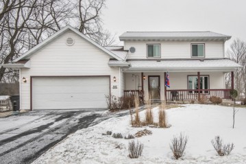 W239N6582 Maple Ave, Sussex, WI 53089-3010